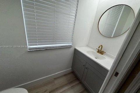 Adosado en alquiler en Hialeah, Florida, 3 dormitorios, 128.76 m2 № 2085005 - foto 5