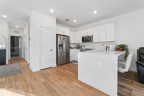 Townhouse in Pembroke Pines, Florida 4 bedrooms, 185.25 sq.m. № 1972625 - photo 10