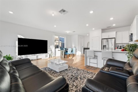 Townhouse in Pembroke Pines, Florida 4 bedrooms, 185.25 sq.m. № 1972625 - photo 14