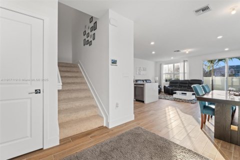 Townhouse in Pembroke Pines, Florida 4 bedrooms, 185.25 sq.m. № 1972625 - photo 4