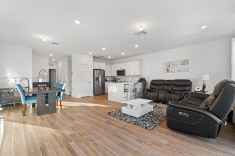 Townhouse in Pembroke Pines, Florida 4 bedrooms, 185.25 sq.m. № 1972625 - photo 15