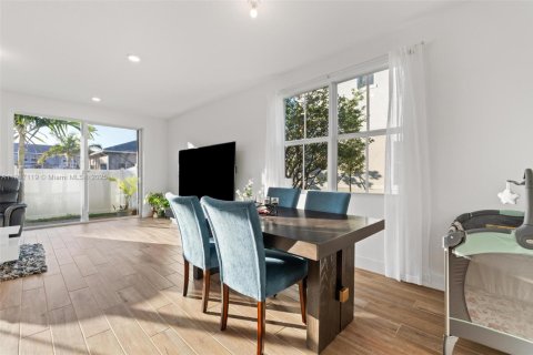 Townhouse in Pembroke Pines, Florida 4 bedrooms, 185.25 sq.m. № 1972625 - photo 11