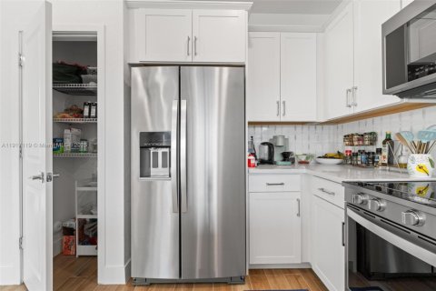 Townhouse in Pembroke Pines, Florida 4 bedrooms, 185.25 sq.m. № 1972625 - photo 8