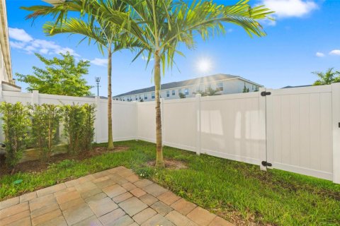 Townhouse in Pembroke Pines, Florida 4 bedrooms, 185.25 sq.m. № 1972625 - photo 17