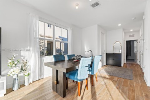 Townhouse in Pembroke Pines, Florida 4 bedrooms, 185.25 sq.m. № 1972625 - photo 12