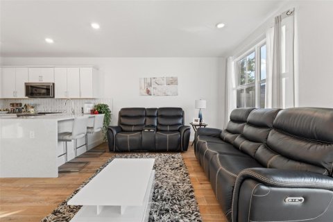 Townhouse in Pembroke Pines, Florida 4 bedrooms, 185.25 sq.m. № 1972625 - photo 13