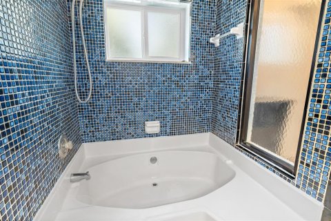 Condo in Cape Canaveral, Florida, 2 bedrooms  № 2349839 - photo 24