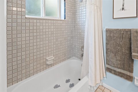Condo in Cape Canaveral, Florida, 2 bedrooms  № 2349839 - photo 29
