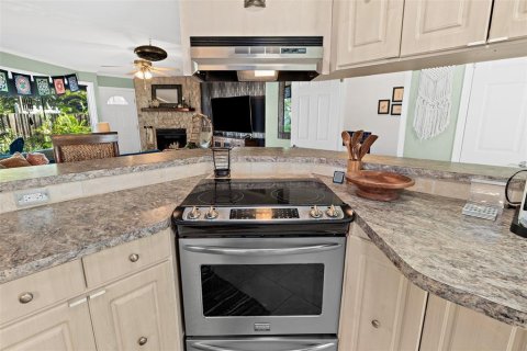 Condo in Cape Canaveral, Florida, 2 bedrooms  № 2349839 - photo 12