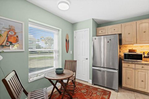 Condo in Cape Canaveral, Florida, 2 bedrooms  № 2349839 - photo 16
