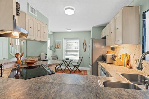 Condo in Cape Canaveral, Florida, 2 bedrooms  № 2349839 - photo 15