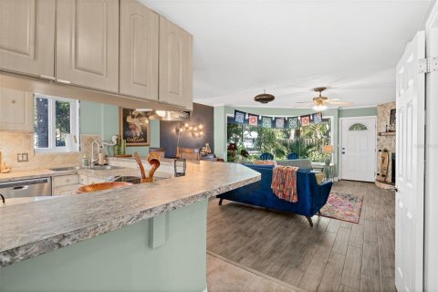 Condo in Cape Canaveral, Florida, 2 bedrooms  № 2349839 - photo 10