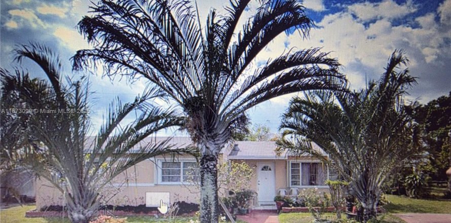 Villa ou maison à Miami Gardens, Floride 3 chambres, 117.24 m2 № 1897891