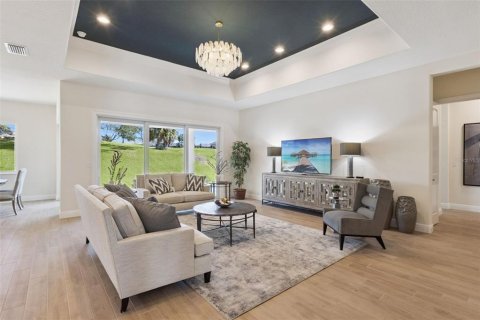 House in Lady Lake, Florida 3 bedrooms, 235.23 sq.m. № 2149019 - photo 5
