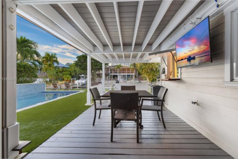 House in Tavernier, Florida 3 bedrooms, 161.93 sq.m. № 2088636 - photo 7