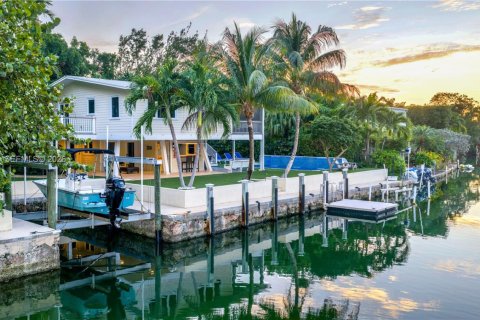 House in Tavernier, Florida 3 bedrooms, 161.93 sq.m. № 2088636 - photo 1