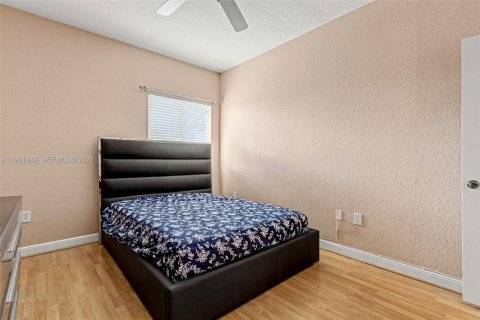 Condo in Tamarac, Florida, 2 bedrooms № 2026275 - photo 26