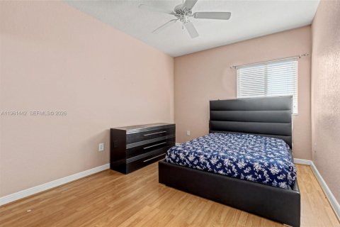 Condo in Tamarac, Florida, 2 bedrooms № 2026275 - photo 25