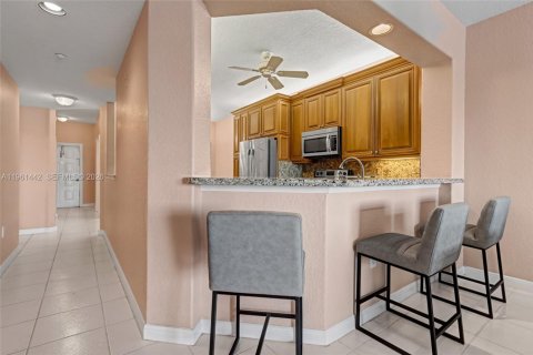 Condo in Tamarac, Florida, 2 bedrooms № 2026275 - photo 16