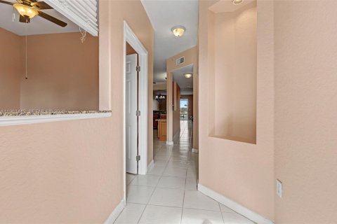 Condo in Tamarac, Florida, 2 bedrooms № 2026275 - photo 4