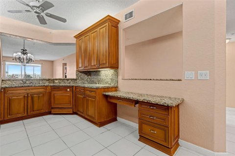 Condo in Tamarac, Florida, 2 bedrooms № 2026275 - photo 8