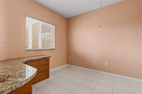 Condo in Tamarac, Florida, 2 bedrooms № 2026275 - photo 12