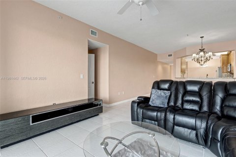 Condo in Tamarac, Florida, 2 bedrooms № 2026275 - photo 22