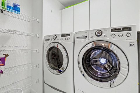 Condo in Tamarac, Florida, 2 bedrooms № 2026275 - photo 28