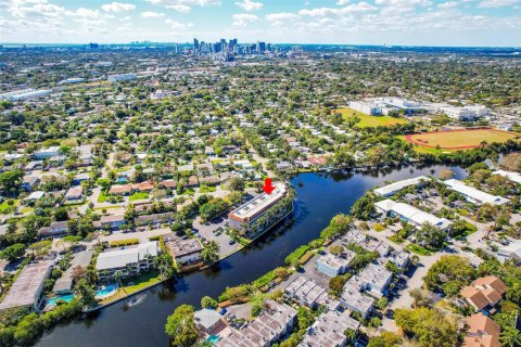 Condo in Wilton Manors, Florida, 1 bedroom  № 1037992 - photo 1