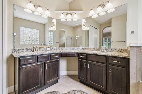 House in Wesley Chapel, Florida 4 bedrooms, 367.71 sq.m. № 1903028 - photo 17