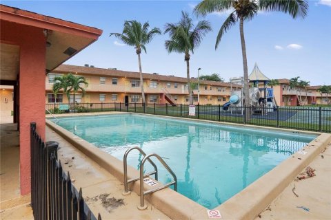 Copropriété à vendre à Oakland Park, Floride: 2 chambres, 54.81 m2 № 2153970 - photo 3