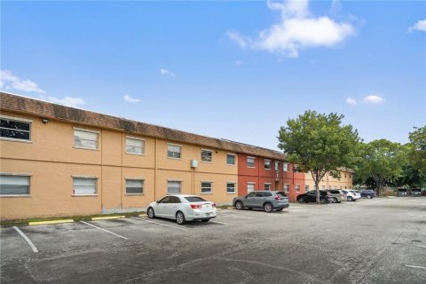 Copropriété à vendre à Oakland Park, Floride: 2 chambres, 54.81 m2 № 2153970 - photo 2