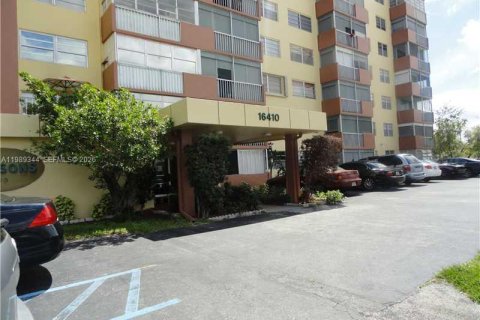 Condo in North Miami Beach, Florida, 2 bedrooms  № 2051477