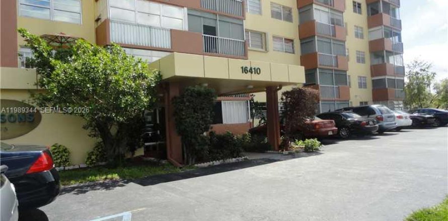 Condo in North Miami Beach, Florida, 2 bedrooms  № 2051477