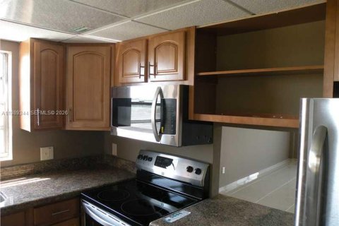 Condo in North Miami Beach, Florida, 2 bedrooms  № 2051477 - photo 5