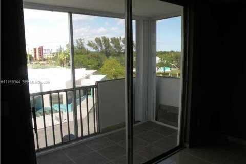 Condo in North Miami Beach, Florida, 2 bedrooms  № 2051477 - photo 4