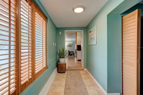Casa en venta en Edgewater, Florida, 4 dormitorios, 214.14 m2 № 1679034 - foto 4