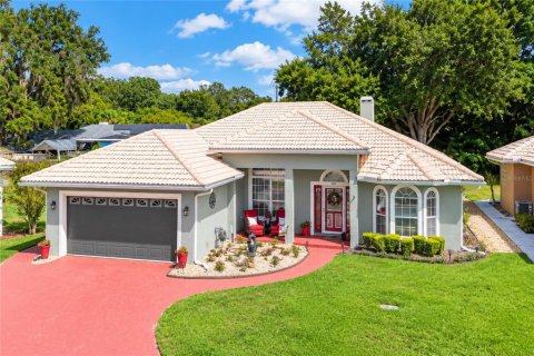 House in Auburndale, Florida 3 bedrooms, 194.91 sq.m. № 2391316 - photo 2