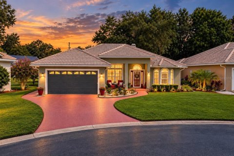 House in Auburndale, Florida 3 bedrooms, 194.91 sq.m. № 2391316