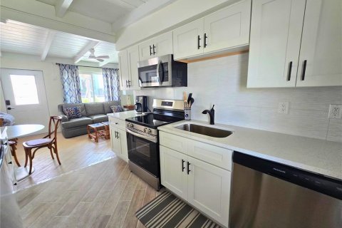Купить виллу или дом в Энглвуд, Флорида 10 комнат, 108.32м2, № 1620526 - фото 6