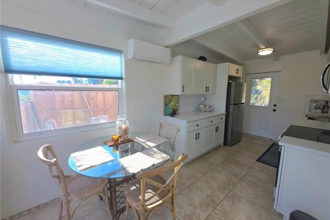 House in Englewood, Florida 4 bedrooms, 108.32 sq.m. № 1620526 - photo 18