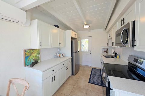 House in Englewood, Florida 4 bedrooms, 108.32 sq.m. № 1620526 - photo 20
