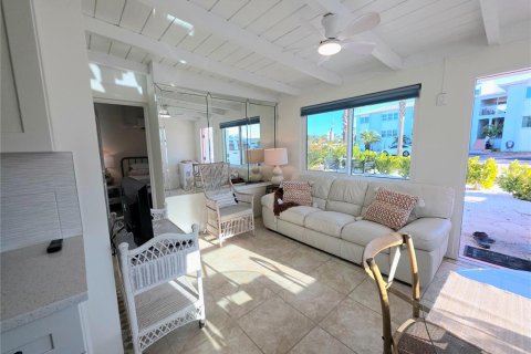 House in Englewood, Florida 4 bedrooms, 108.32 sq.m. № 1620526 - photo 21