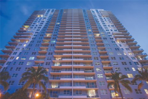 Снять в аренду кондоминиум в Майами, Флорида 2 спальни, 129.41м2, № 2256074 - фото 17