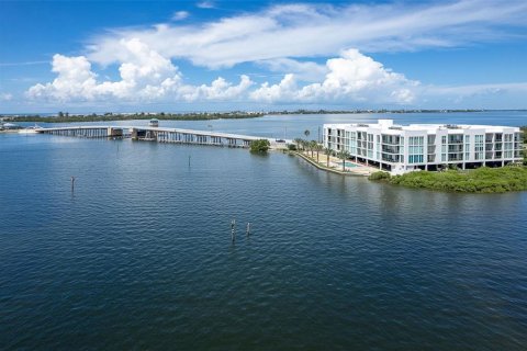 Condo in Englewood, Florida, 3 bedrooms  № 1906948 - photo 1