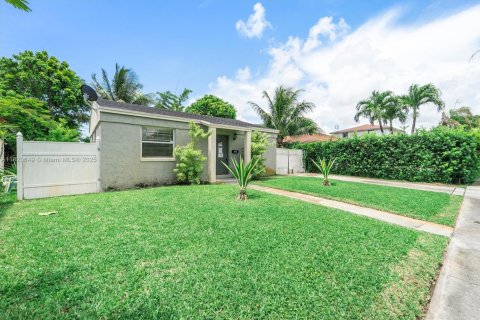 House in West Palm Beach, Florida 2 bedrooms, 69.68 sq.m. № 1779206 - photo 5