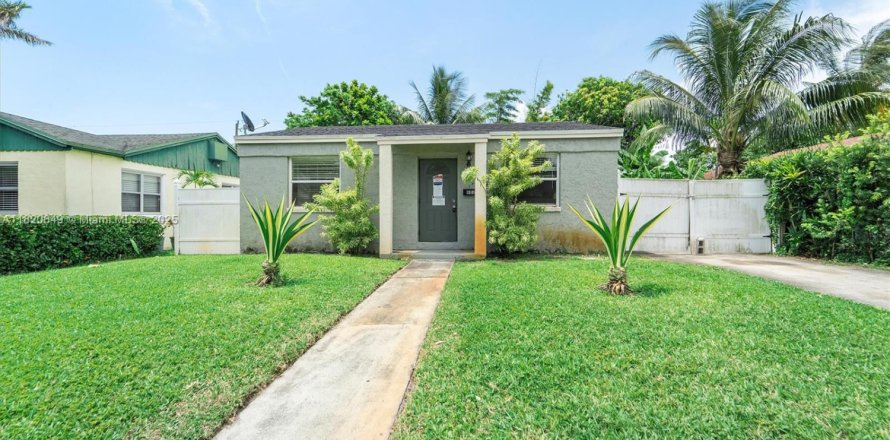 House in West Palm Beach, Florida 2 bedrooms, 69.68 sq.m. № 1779206