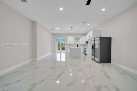 Купить коммерческую недвижимость в Лихай-Эйкерс, Флорида 111.39м2, № 1984311 - фото 21