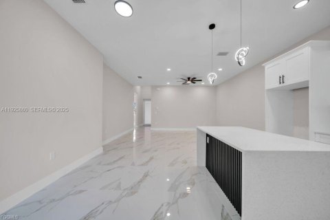 Купить коммерческую недвижимость в Лихай-Эйкерс, Флорида 111.39м2, № 1984311 - фото 28