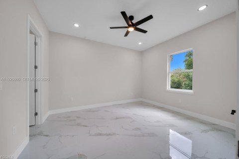 Купить коммерческую недвижимость в Лихай-Эйкерс, Флорида 111.39м2, № 1984311 - фото 9